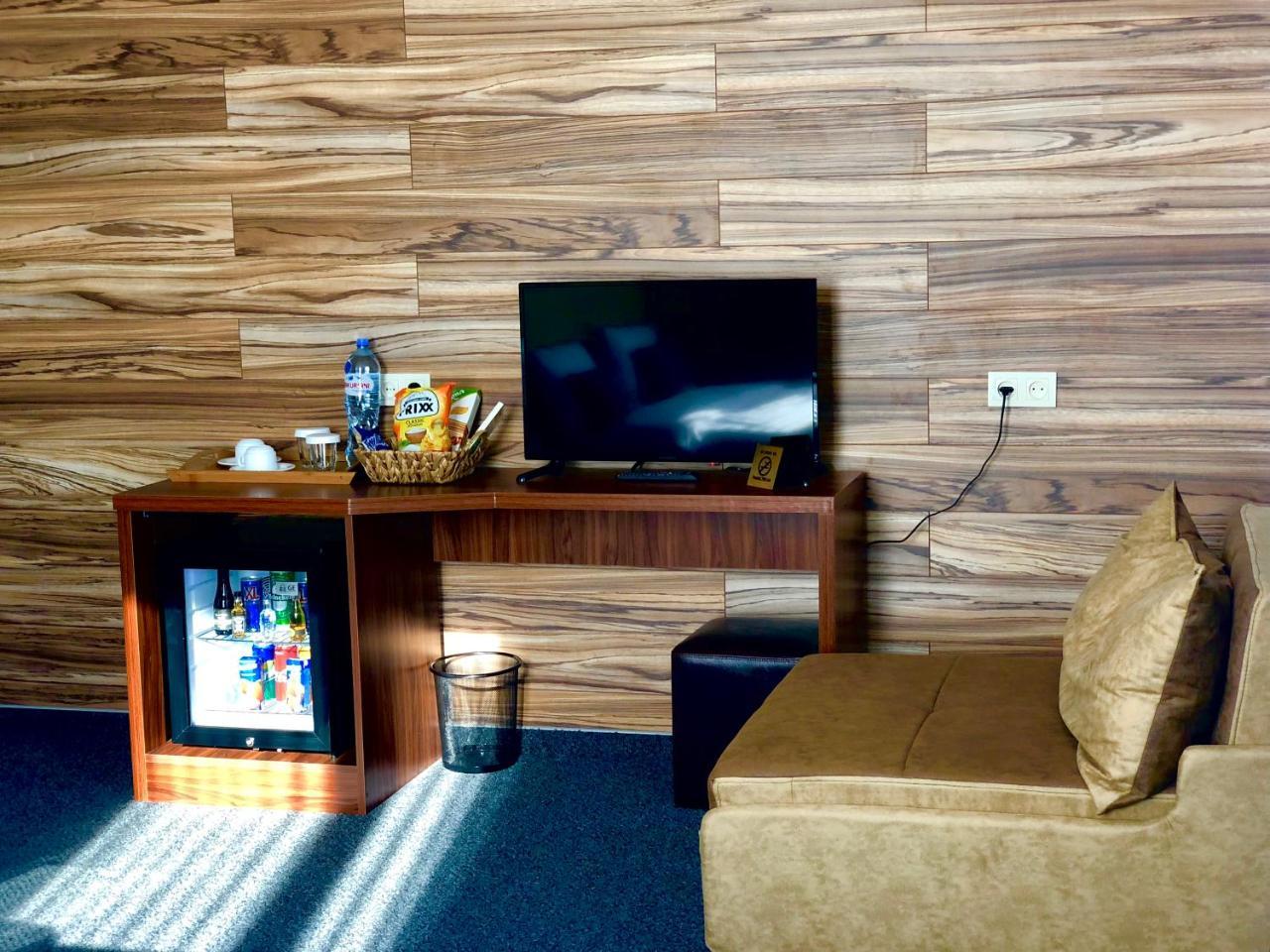 Tbili Hotel Tbilissi Extérieur photo