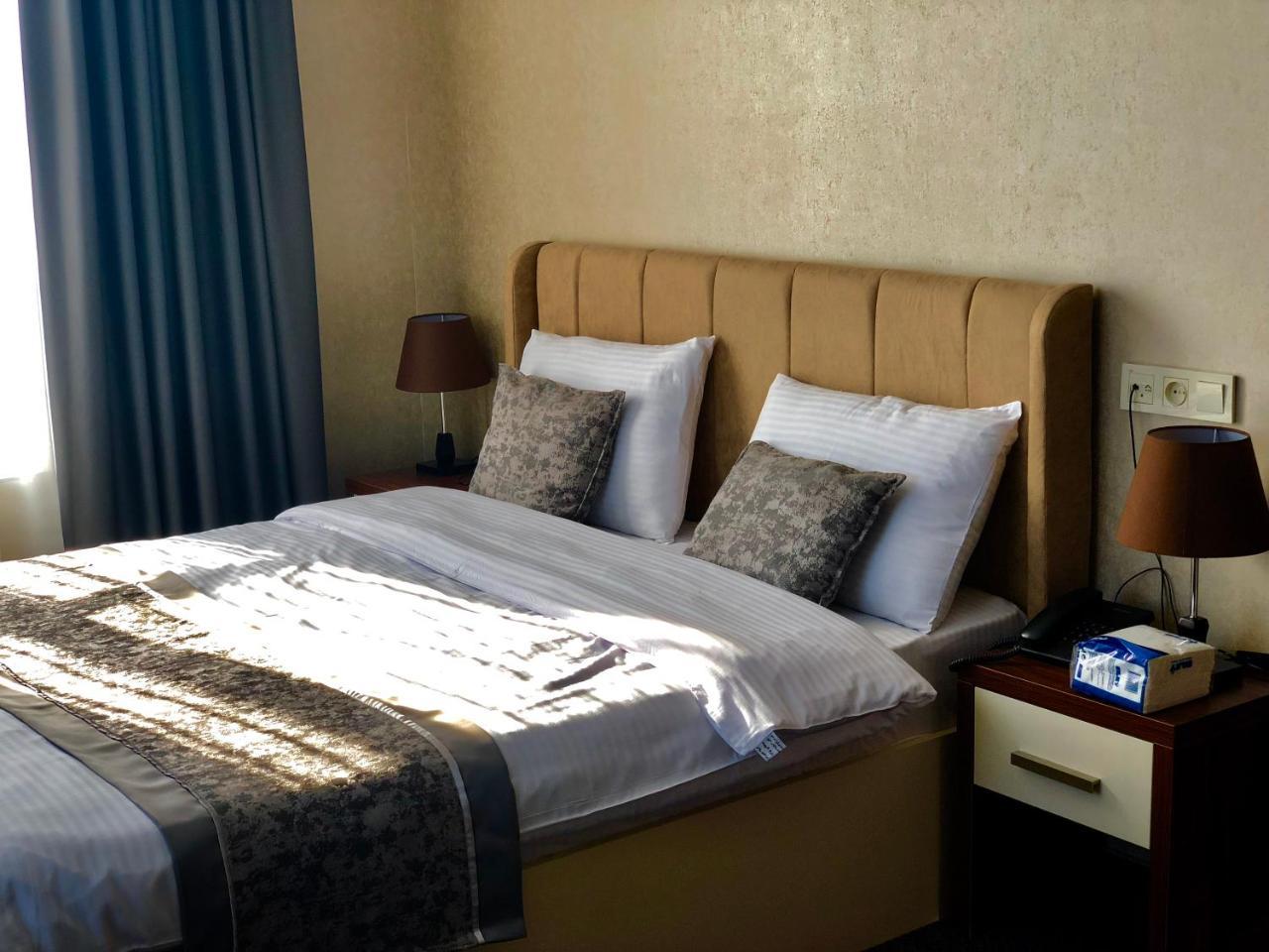 Tbili Hotel Tbilissi Extérieur photo